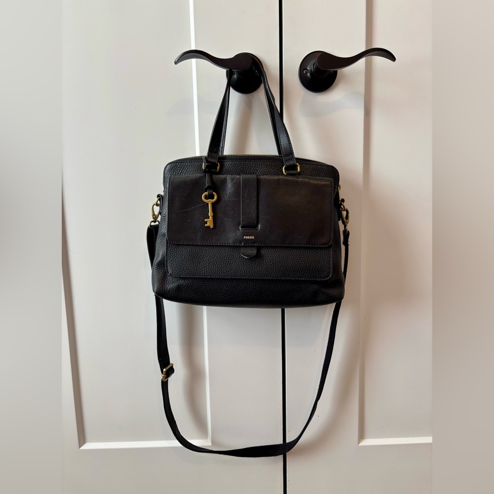 Like new! Fossil Black Leather Handbag
